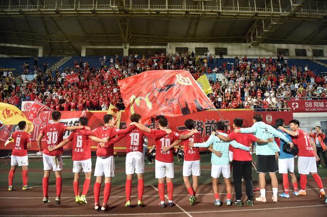 莫雷托：四五家英超中游俱乐部想引进埃永，还有一家有机会踢欧冠（莫雷托：多支英超中游球队追逐埃永，另有一队有望出战欧冠）