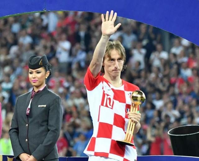 西班牙人举办“鹦鹉不离弃”活动，用待领养狗狗组成特殊阵容（西班牙人发起“鹦鹉不离弃”公益活动，用待领养犬组建独特阵容）