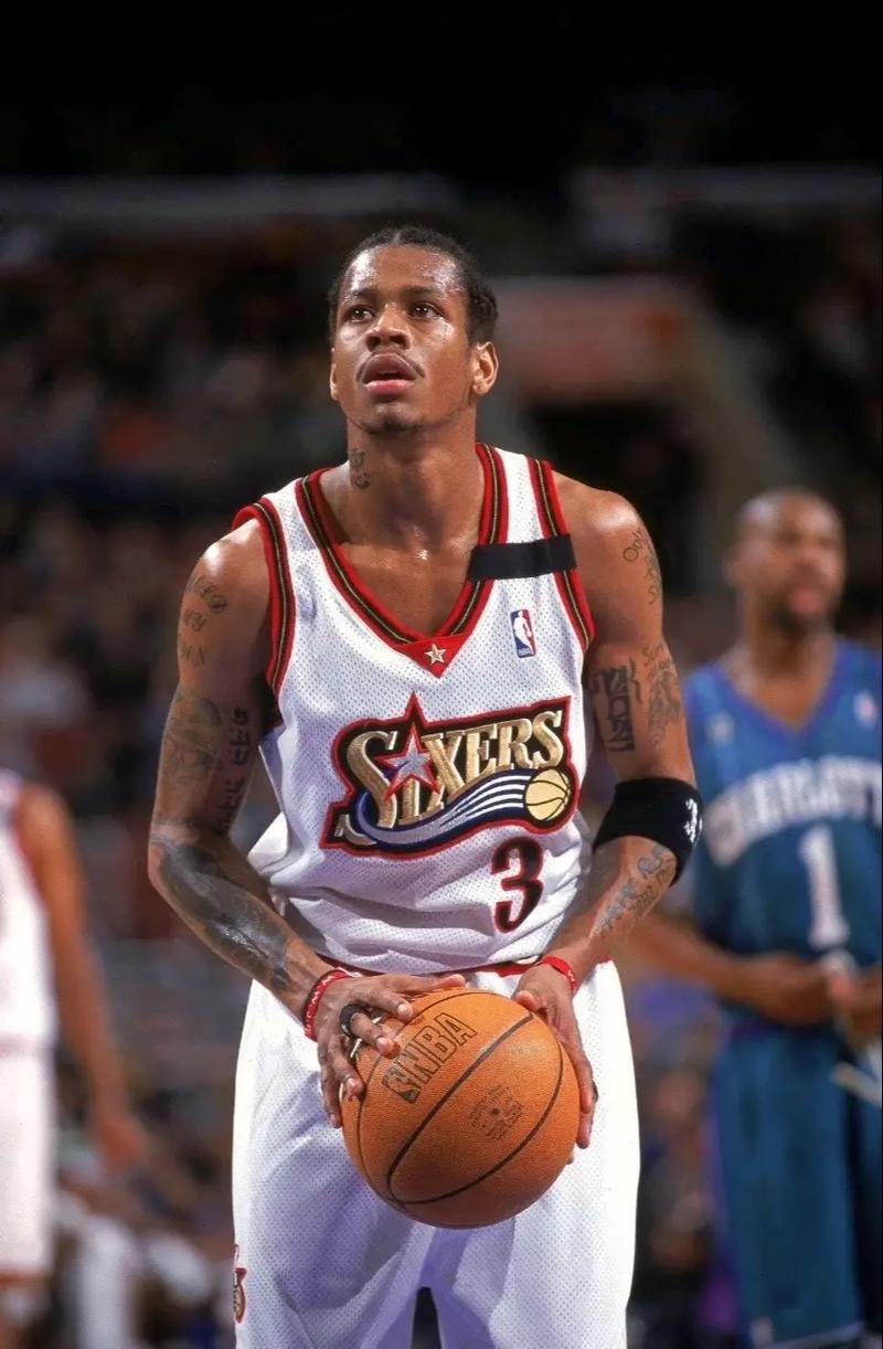 伤愈复出那一刻全场起立鼓掌（伤愈归来那一刻，全场起立致敬）