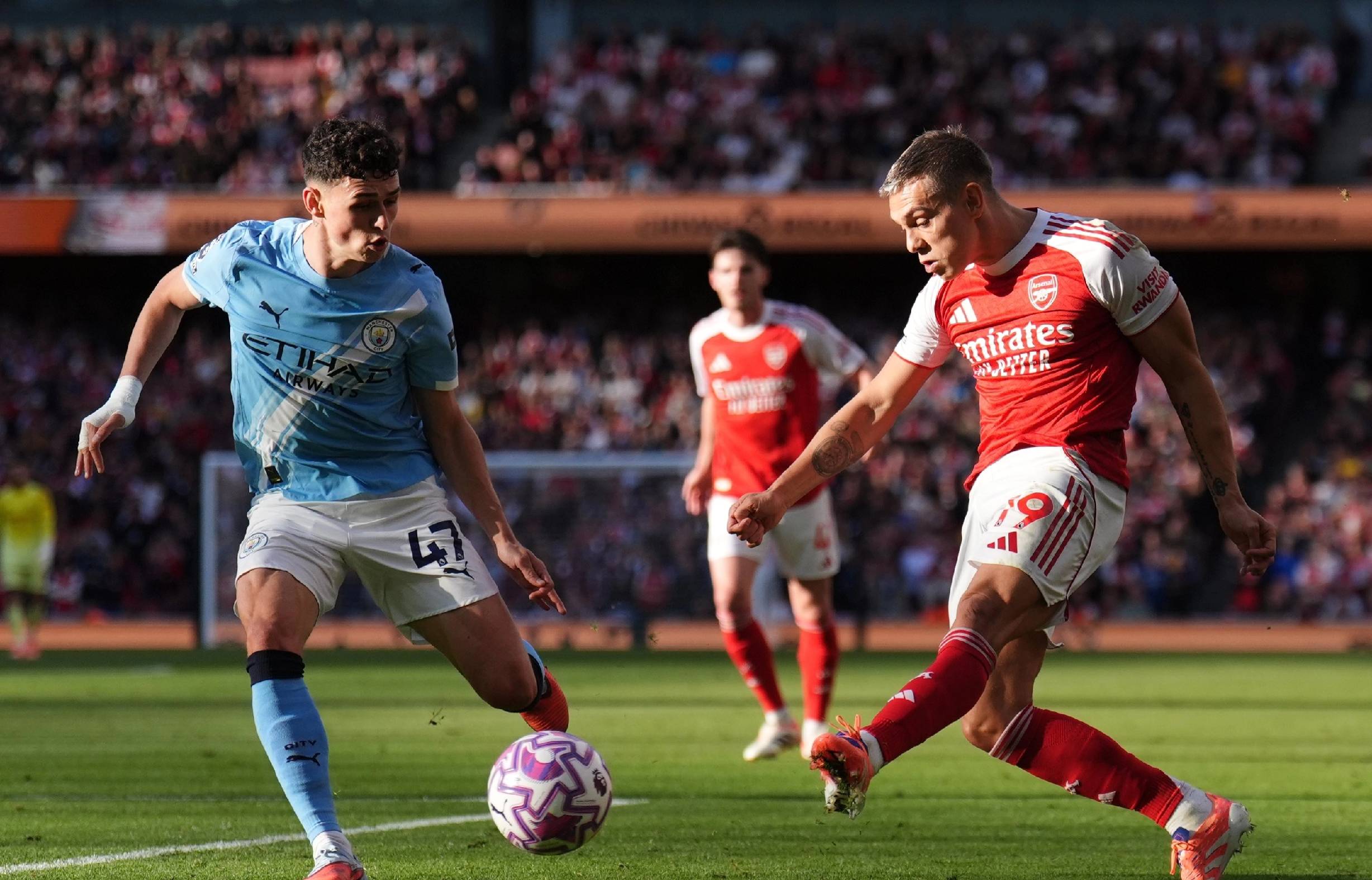 科斯塔库塔：库普梅纳斯踢后卫失误太多，位置提前有利于进攻（科斯塔库塔：库普梅纳斯打后卫失误偏多，前移位置更利于进攻）