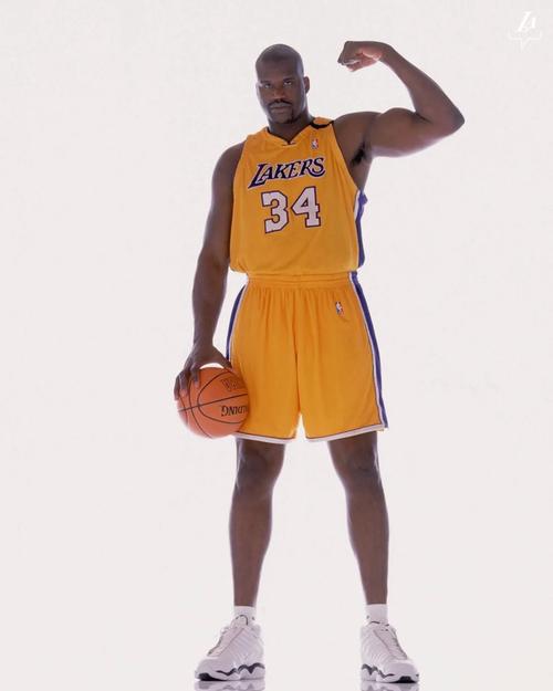 周琦：祝贺前辈们进入中国篮球名人堂 这是激励后辈的奋斗底色（周琦：向入选中国篮球名人堂的前辈致敬，这将成为后辈奋进的底色）