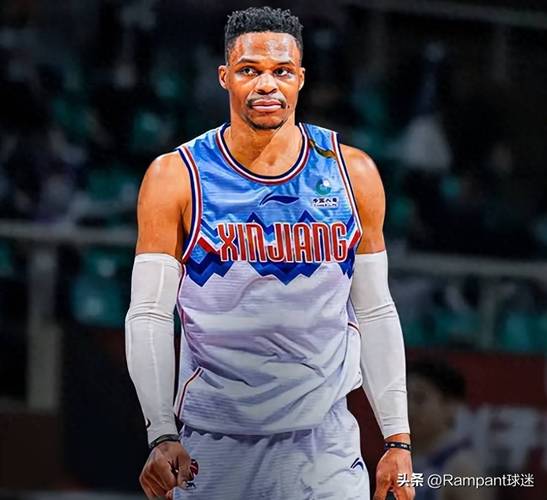 欧冠战报：格鲁克双响，阿贾克斯4-2逆转卡拉巴克收获首胜（欧冠快讯：格鲁克梅开二度 阿贾克斯4-2逆转卡拉巴克迎来首胜）