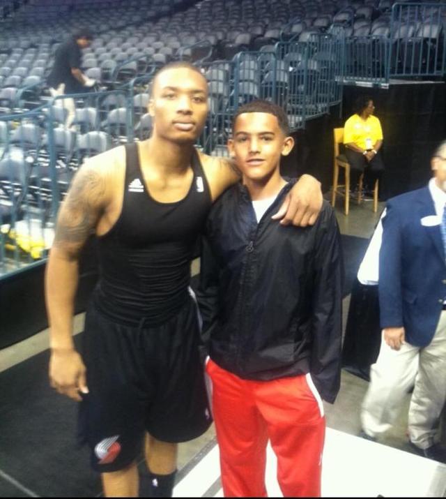 战术大师阿隆索巧解贝林厄姆定位难题，皇马中场重焕新生（阿隆索以战术妙招化解贝林厄姆位置困扰，皇马中场焕发新活力）