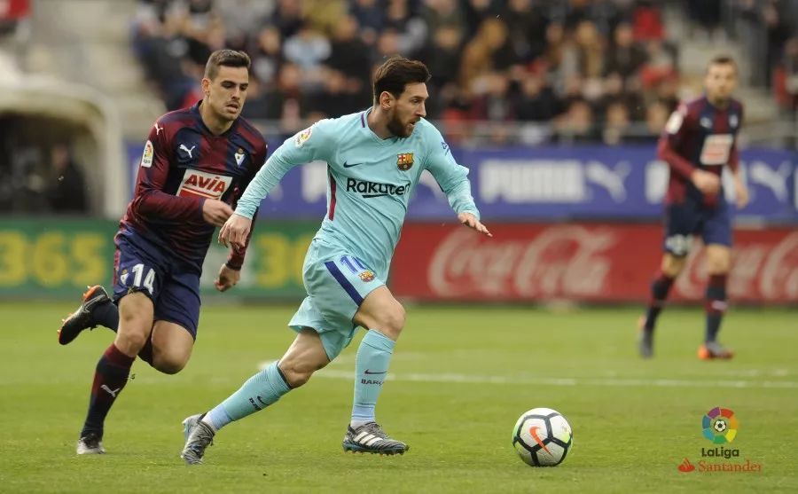 三连冠！上海海港加冕2025赛季中超冠军，摘下队史中超第四星（三连霸！上海海港问鼎2025中超，队史第四星到手）