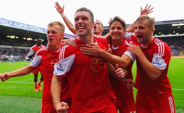 防守端连续抢断，节奏被带飞（防守连续断球，比赛节奏加速）