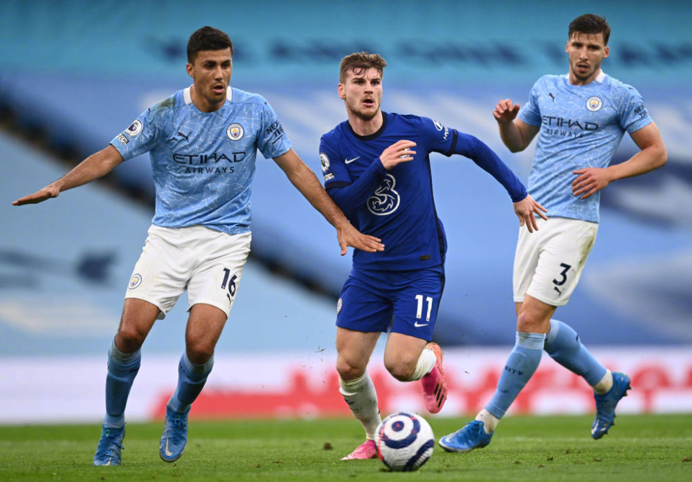 今天，法比奥特地找到训练基地负责洗衣的工作人员邵...（法比奥今日前往训练基地，专程探访负责洗衣的邵师傅）