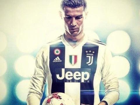 莱斯特城球迷赴意大利观战瓦尔迪比赛并合影（莱斯特城球迷远赴意大利观赛瓦尔迪并合影留念）