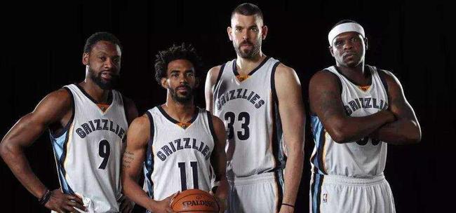 北京时间11月27日04：00，欧冠将会迎来一场...（欧冠重磅对决将于北京时间11月27日04：00打响）