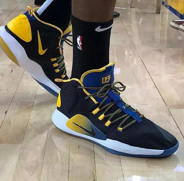 切尔西vs伯恩利全场数据：控球率57-43，射门10-4（切尔西对阵伯恩利比赛数据：控球57%-43%，射门10比4）